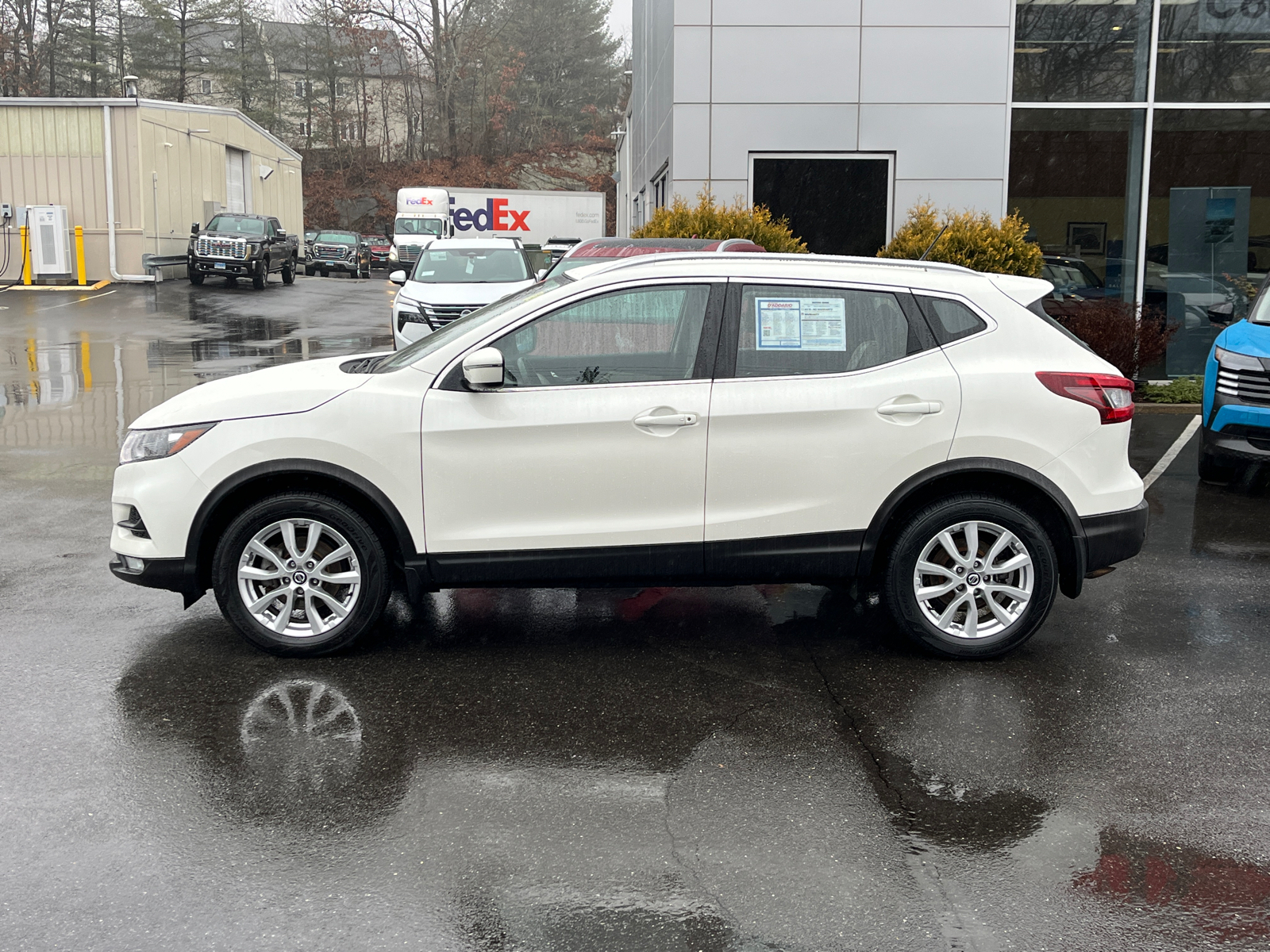 2021 Nissan Rogue Sport SV 2