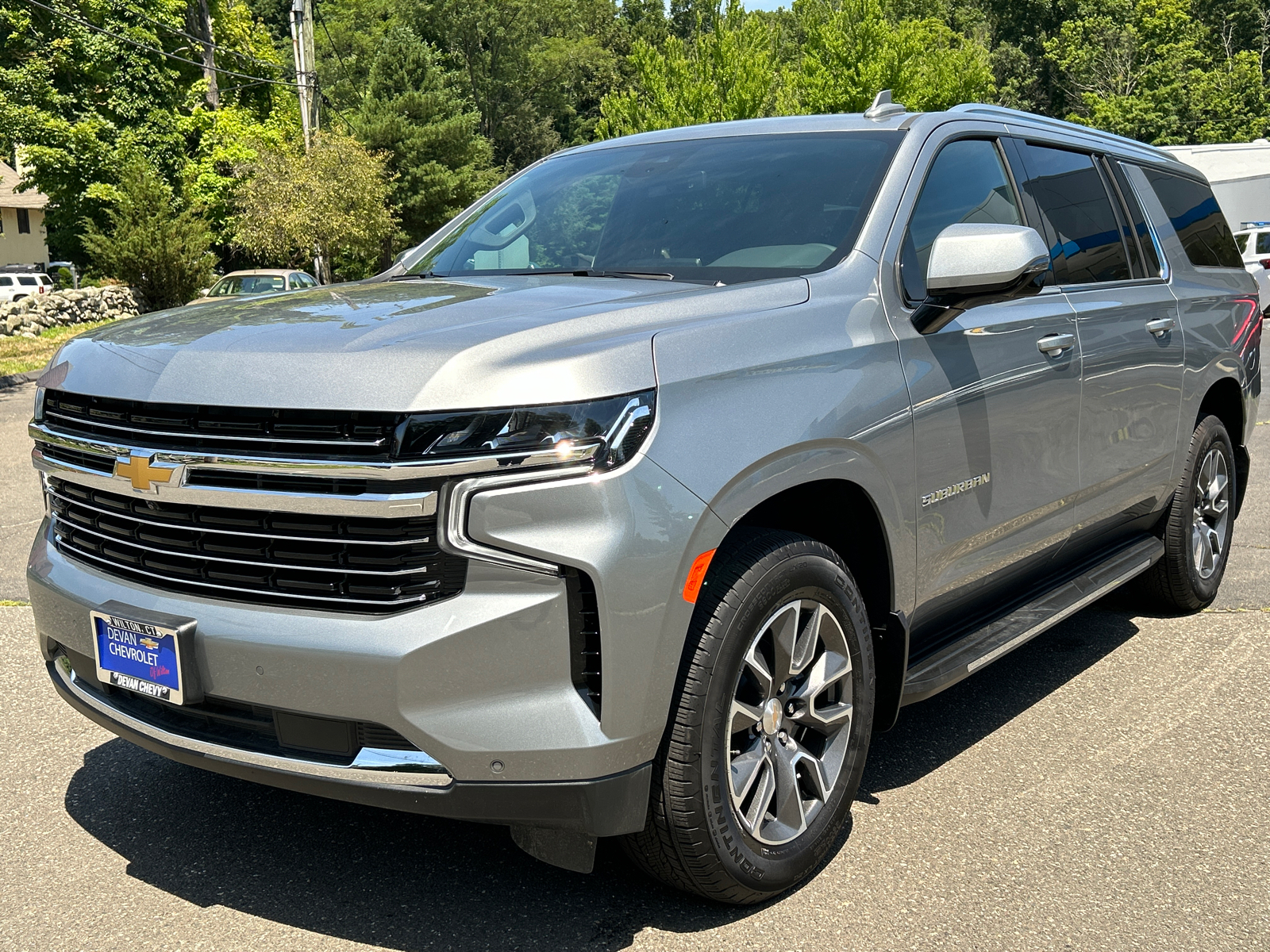 2024 Chevrolet Suburban LT 1