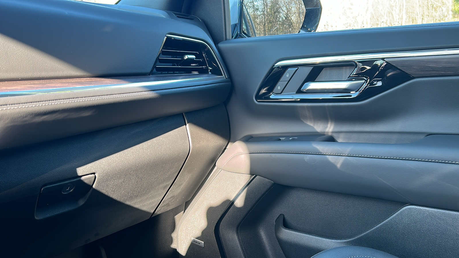 2025 Chevrolet Suburban LT 15