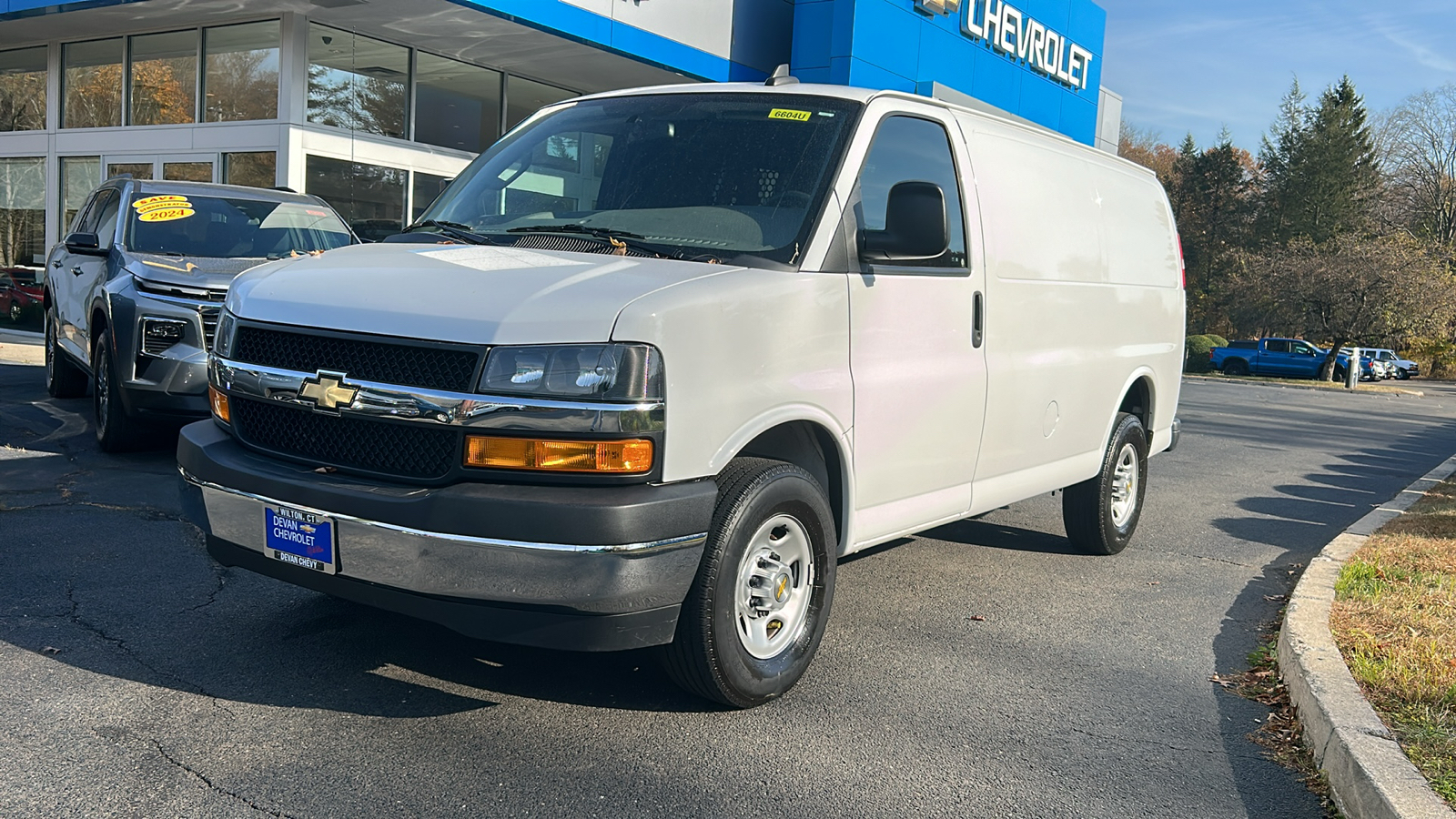 2022 Chevrolet Express Cargo 2500  4