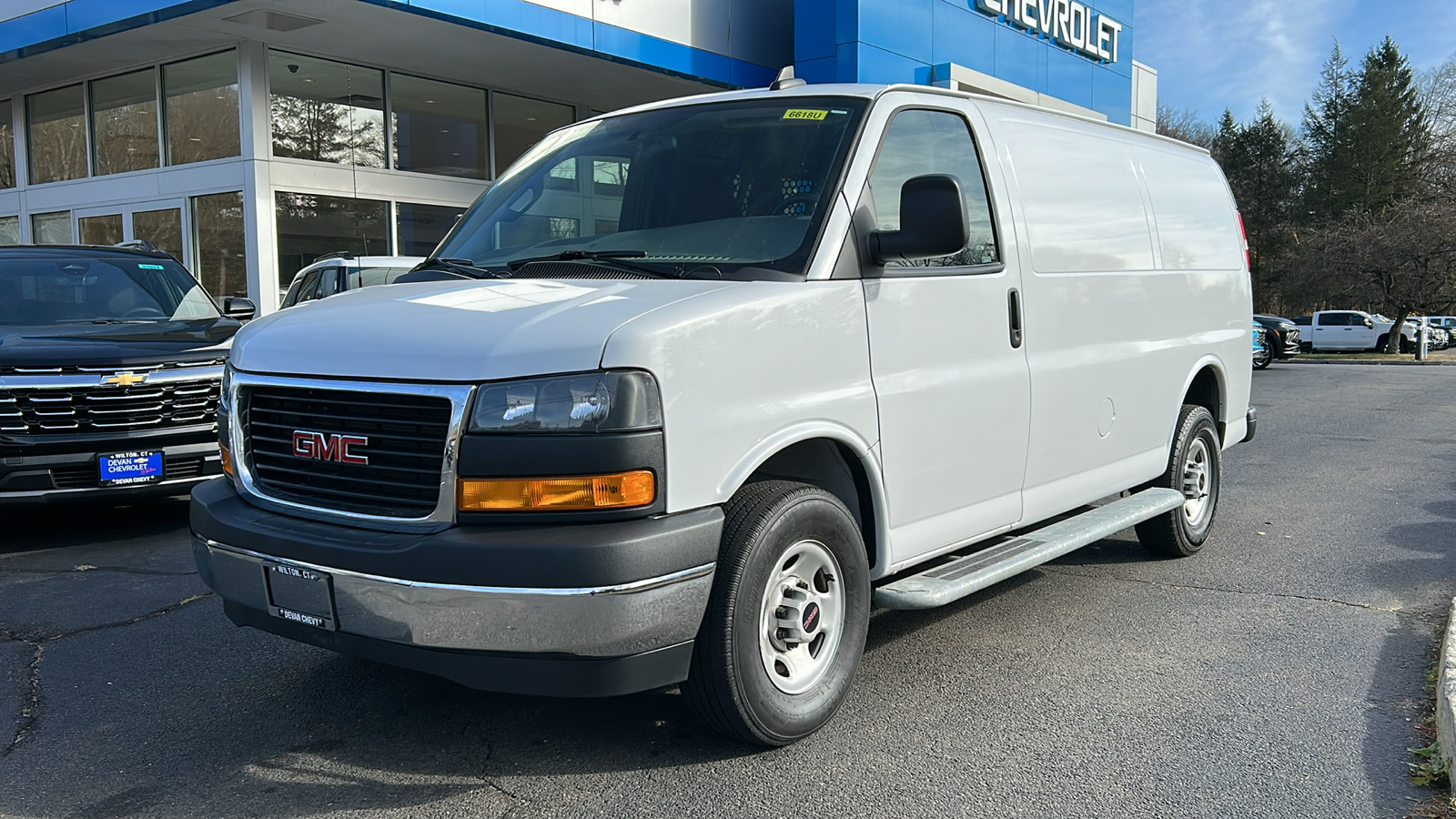 2022 GMC Savana Cargo 2500  4