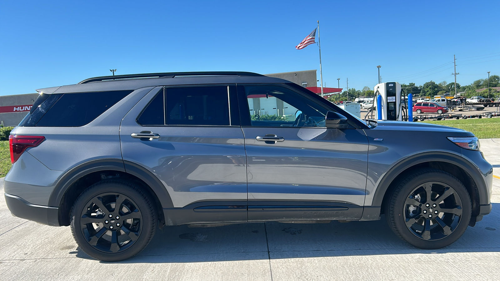 2023 Ford Explorer ST-Line 2