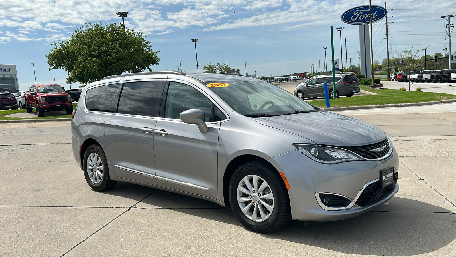 2017 Chrysler Pacifica Touring L 1