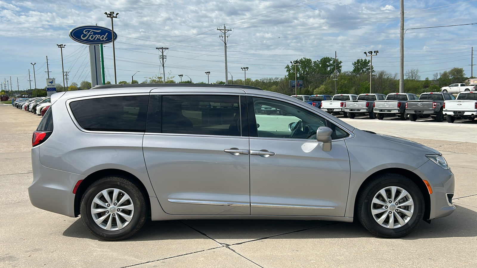 2017 Chrysler Pacifica Touring L 2
