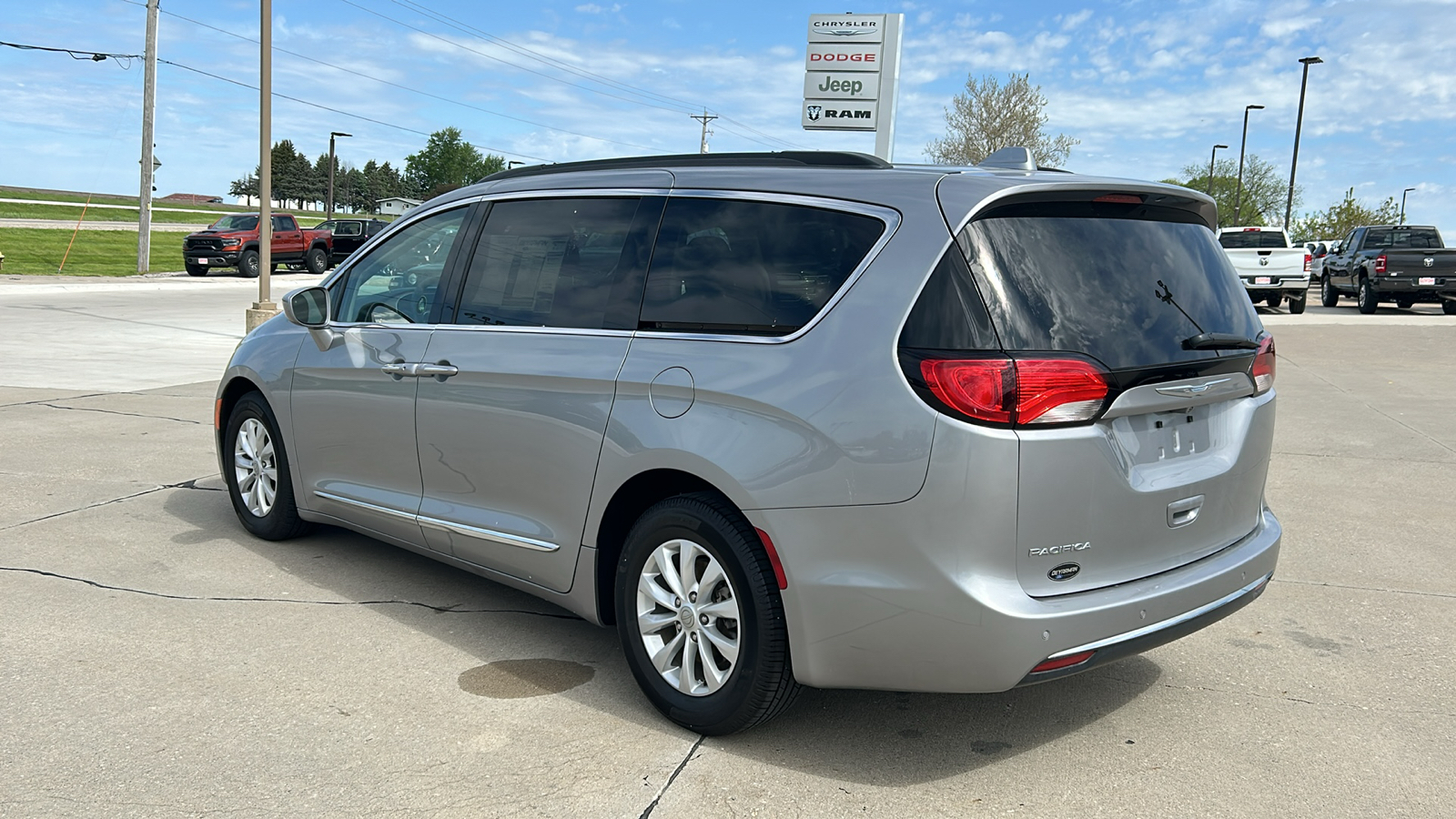 2017 Chrysler Pacifica Touring L 5