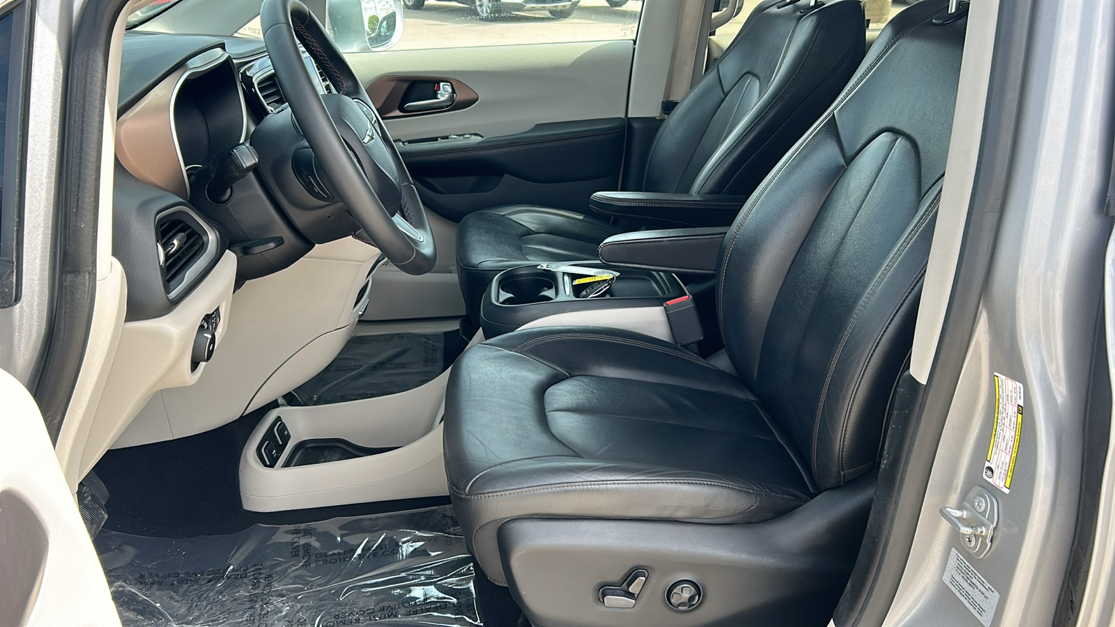 2017 Chrysler Pacifica Touring L 10