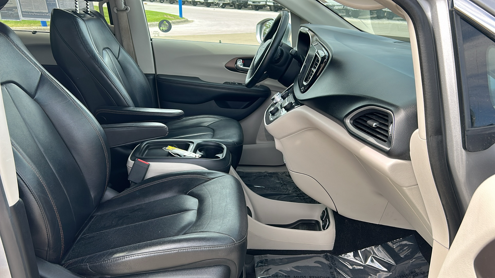 2017 Chrysler Pacifica Touring L 13