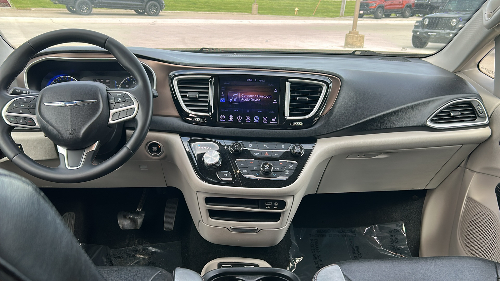 2017 Chrysler Pacifica Touring L 17