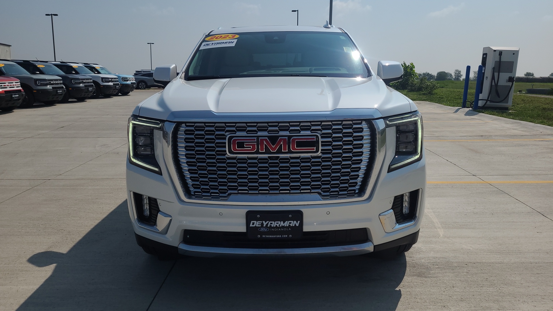 2023 GMC Yukon XL Denali 8