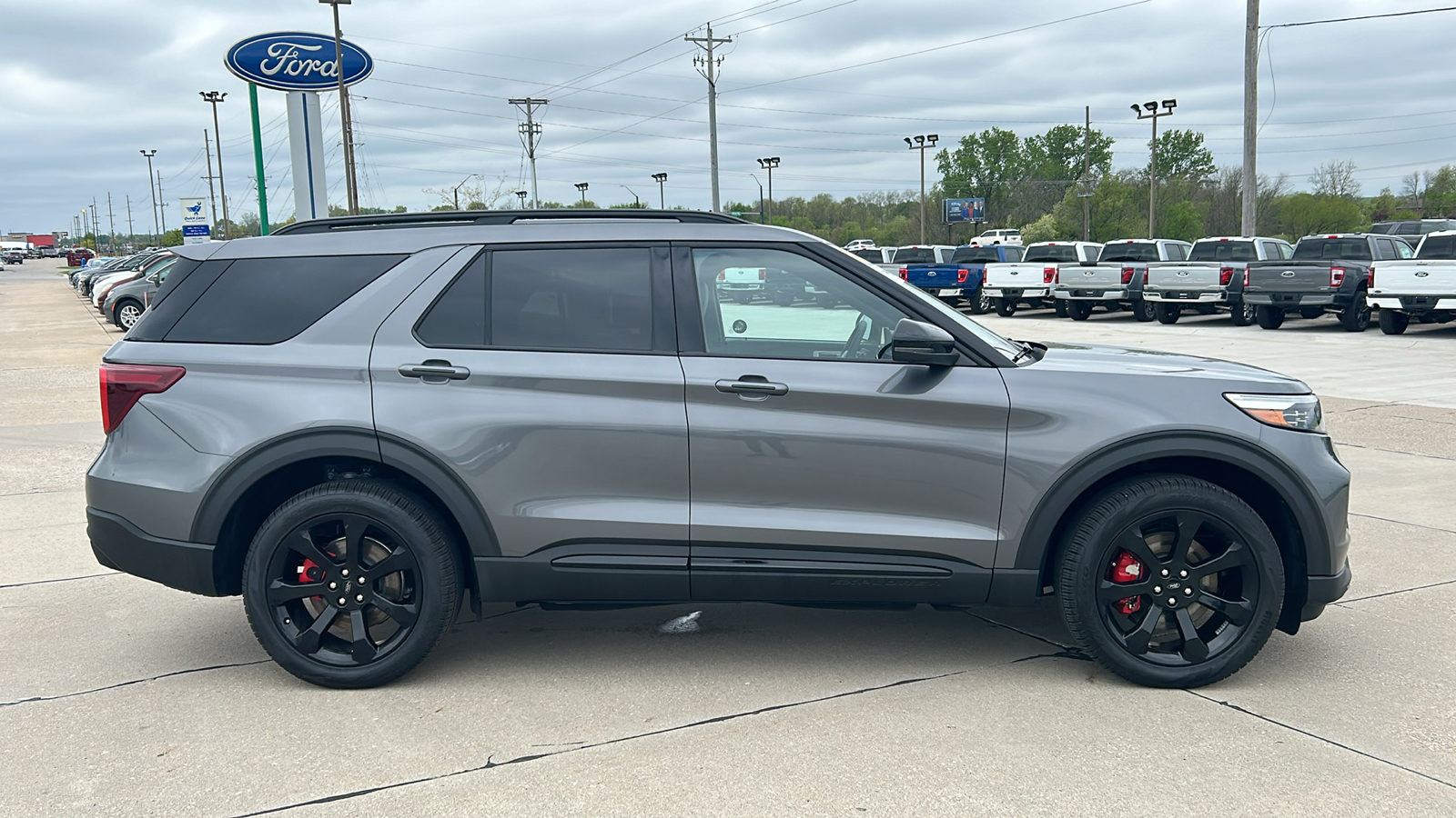 2023 Ford Explorer ST 2