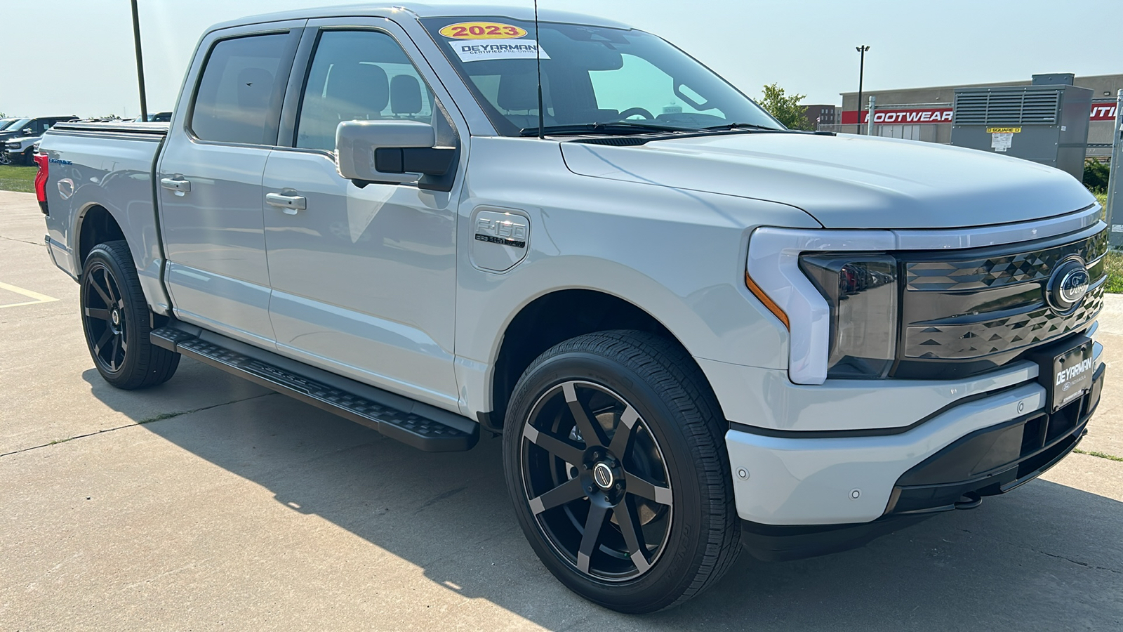 2023 Ford F-150 Lightning Platinum 1