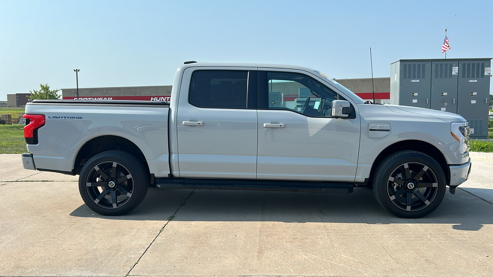 2023 Ford F-150 Lightning Platinum 2