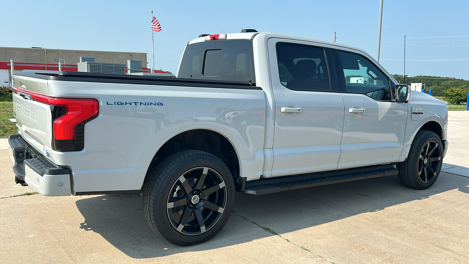 2023 Ford F-150 Lightning Platinum 3