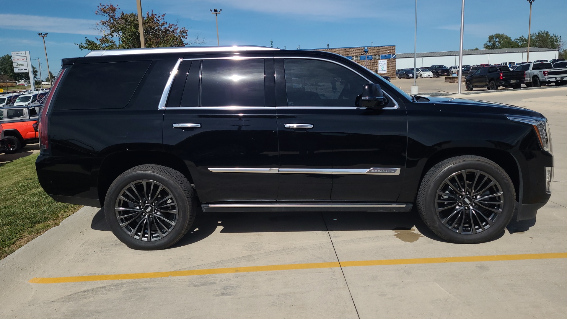 2018 Cadillac Escalade Platinum Edition 2