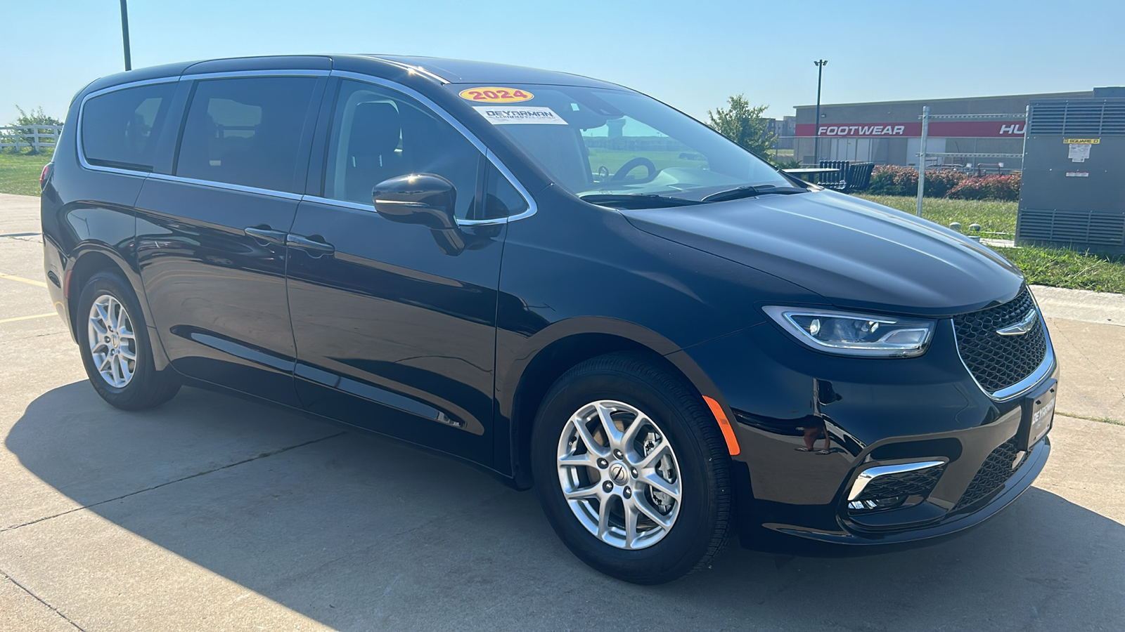 2024 Chrysler Pacifica Touring L 1