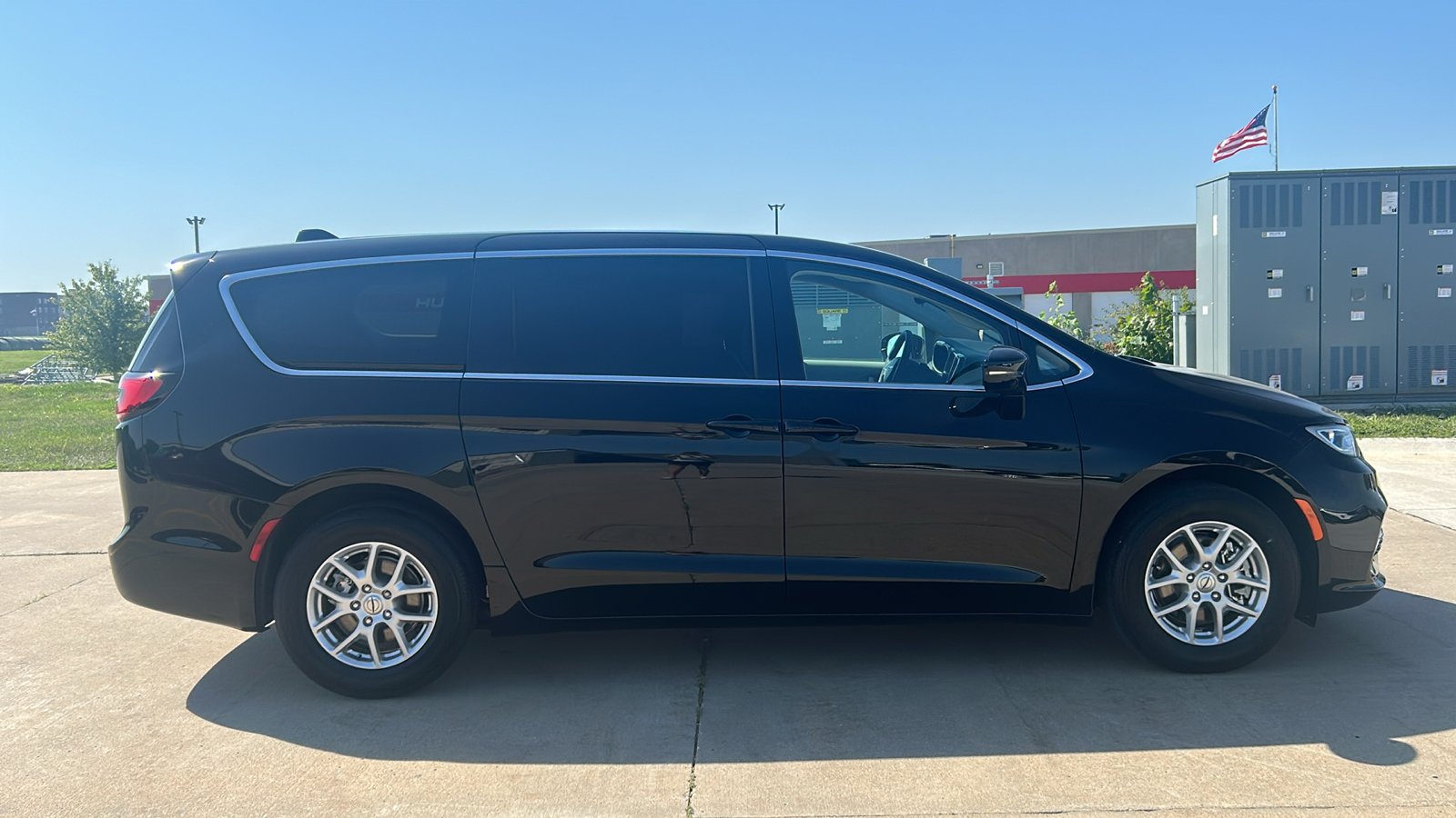 2024 Chrysler Pacifica Touring L 2