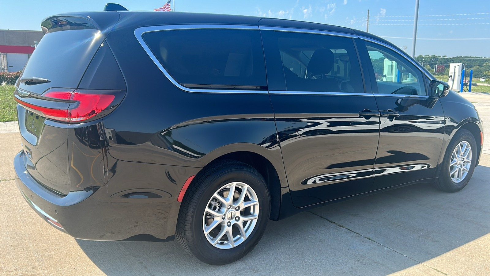 2024 Chrysler Pacifica Touring L 3