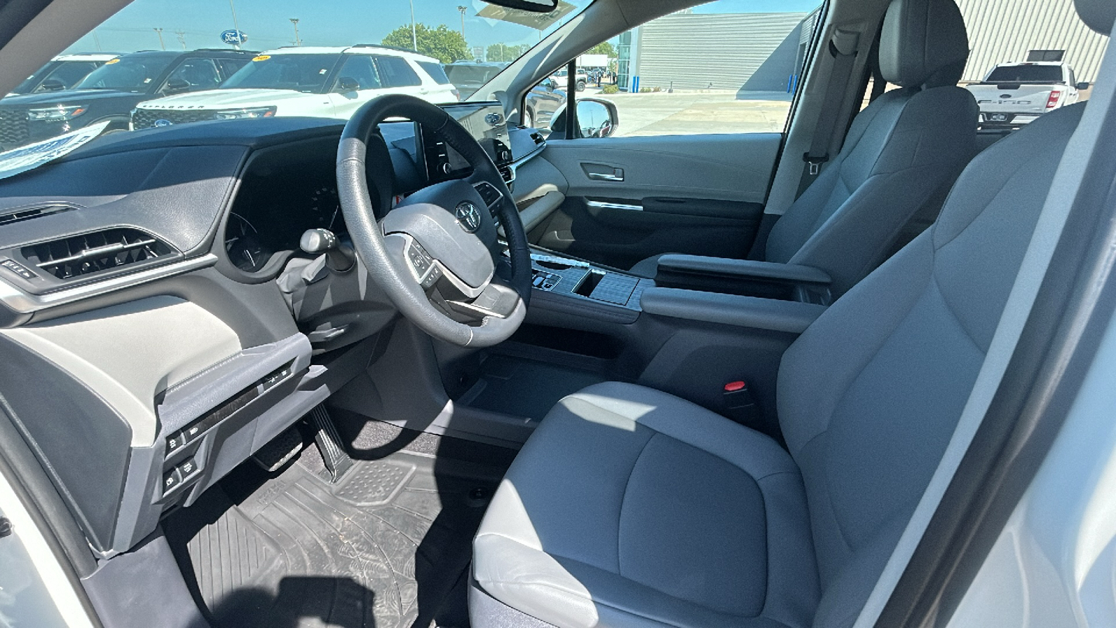 2021 Toyota Sienna XLE 10