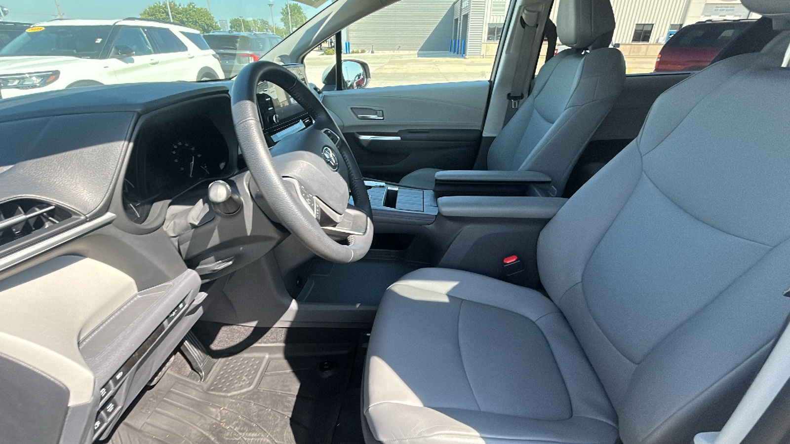 2021 Toyota Sienna XLE 11