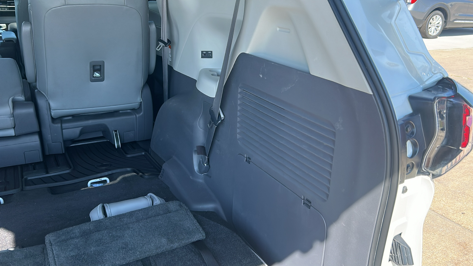 2021 Toyota Sienna XLE 20