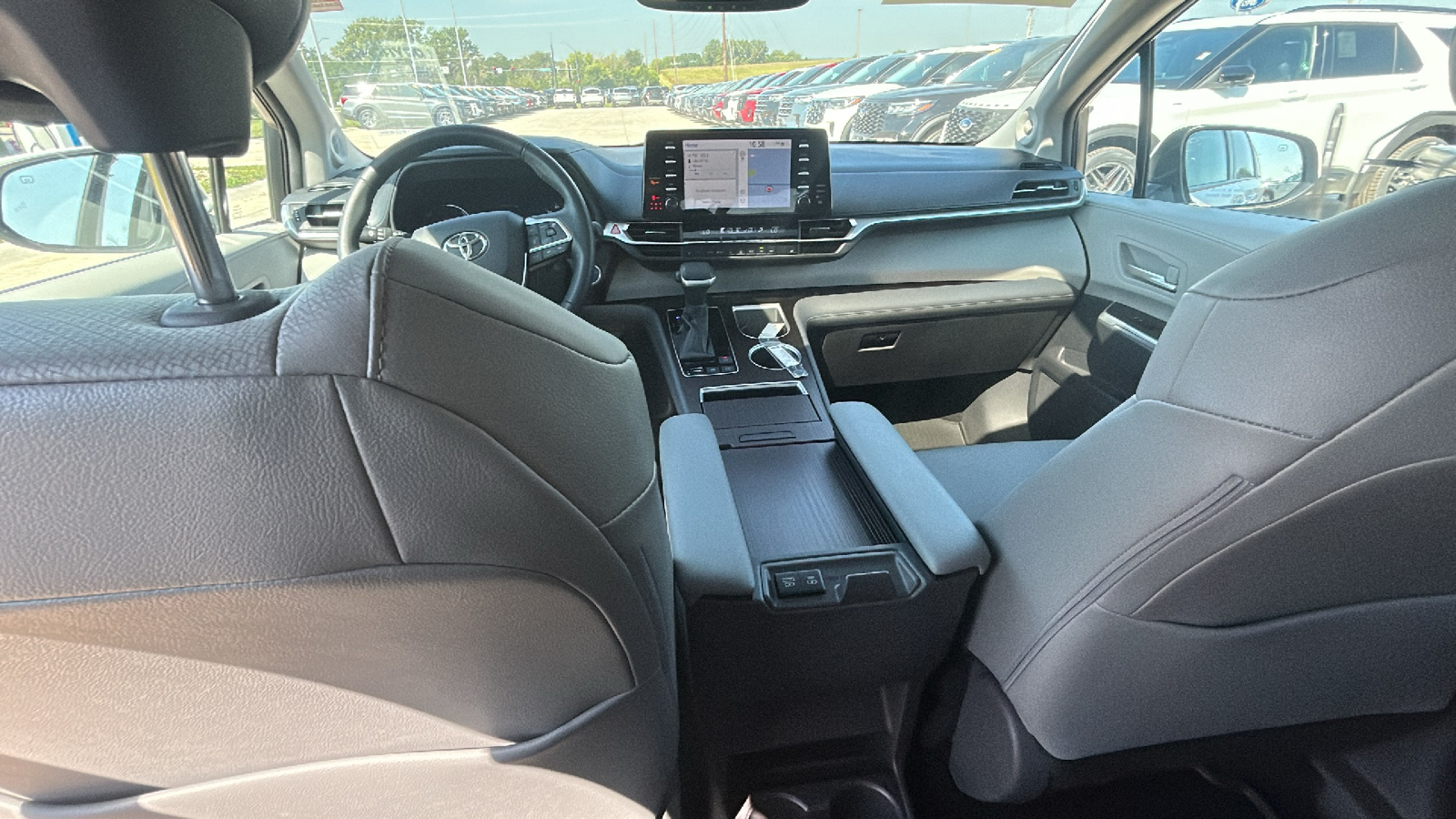 2021 Toyota Sienna XLE 25