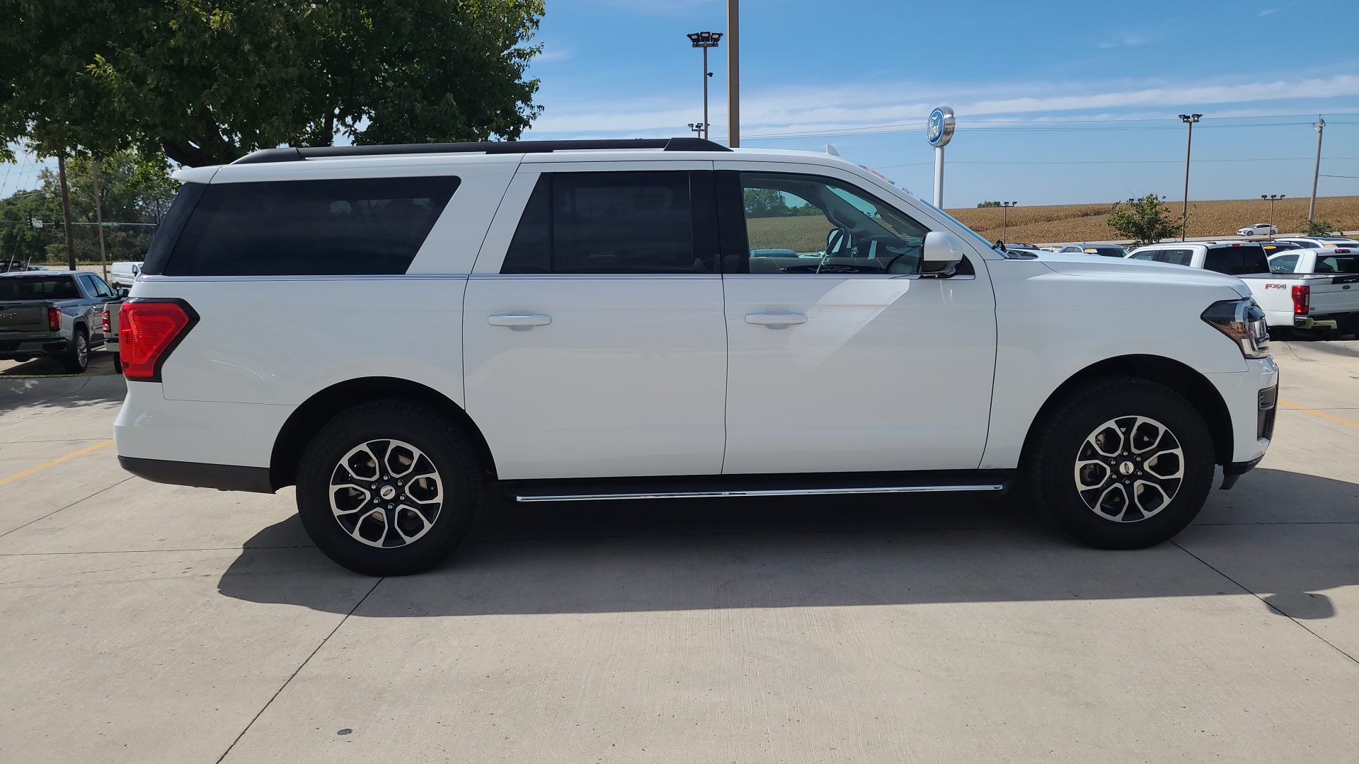 2023 Ford Expedition Max XLT 2