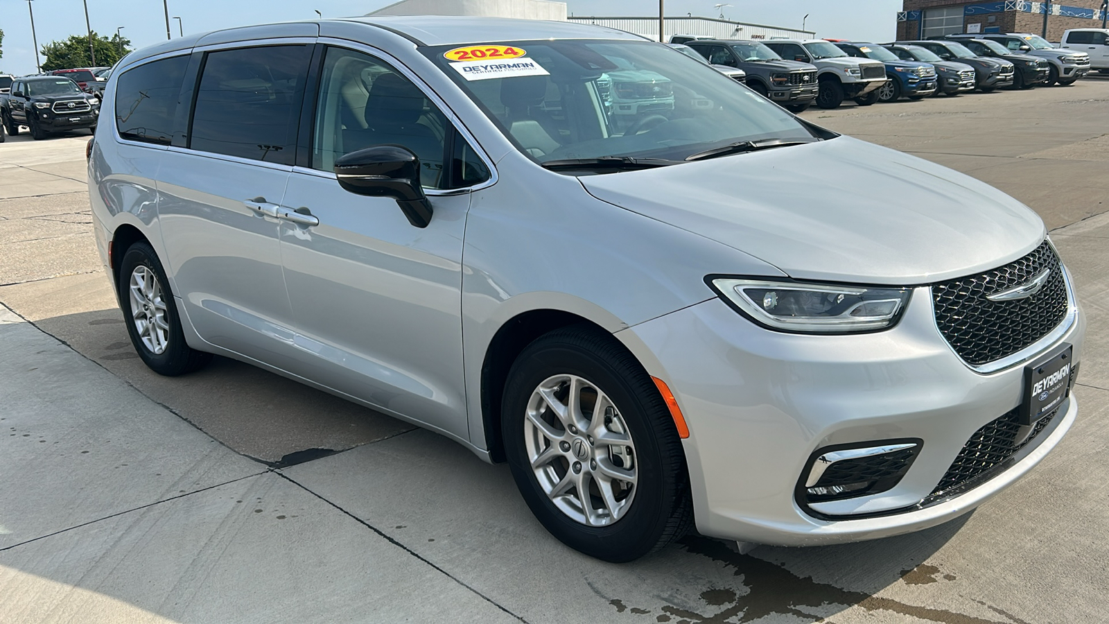 2024 Chrysler Pacifica Touring L 1