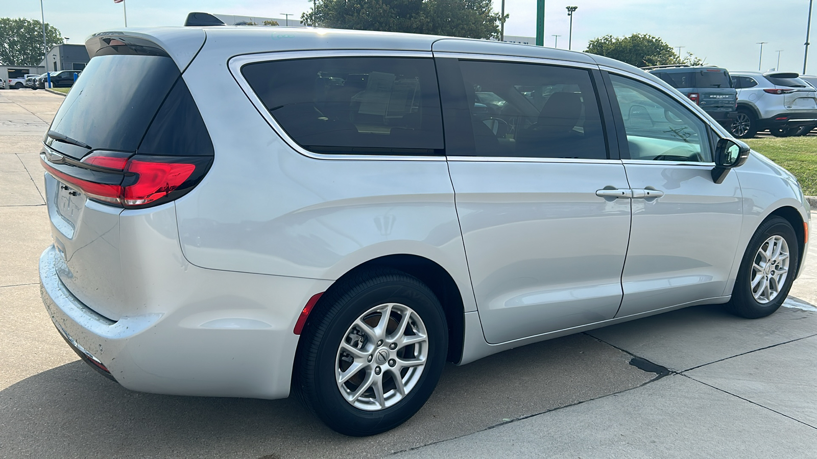 2024 Chrysler Pacifica Touring L 3