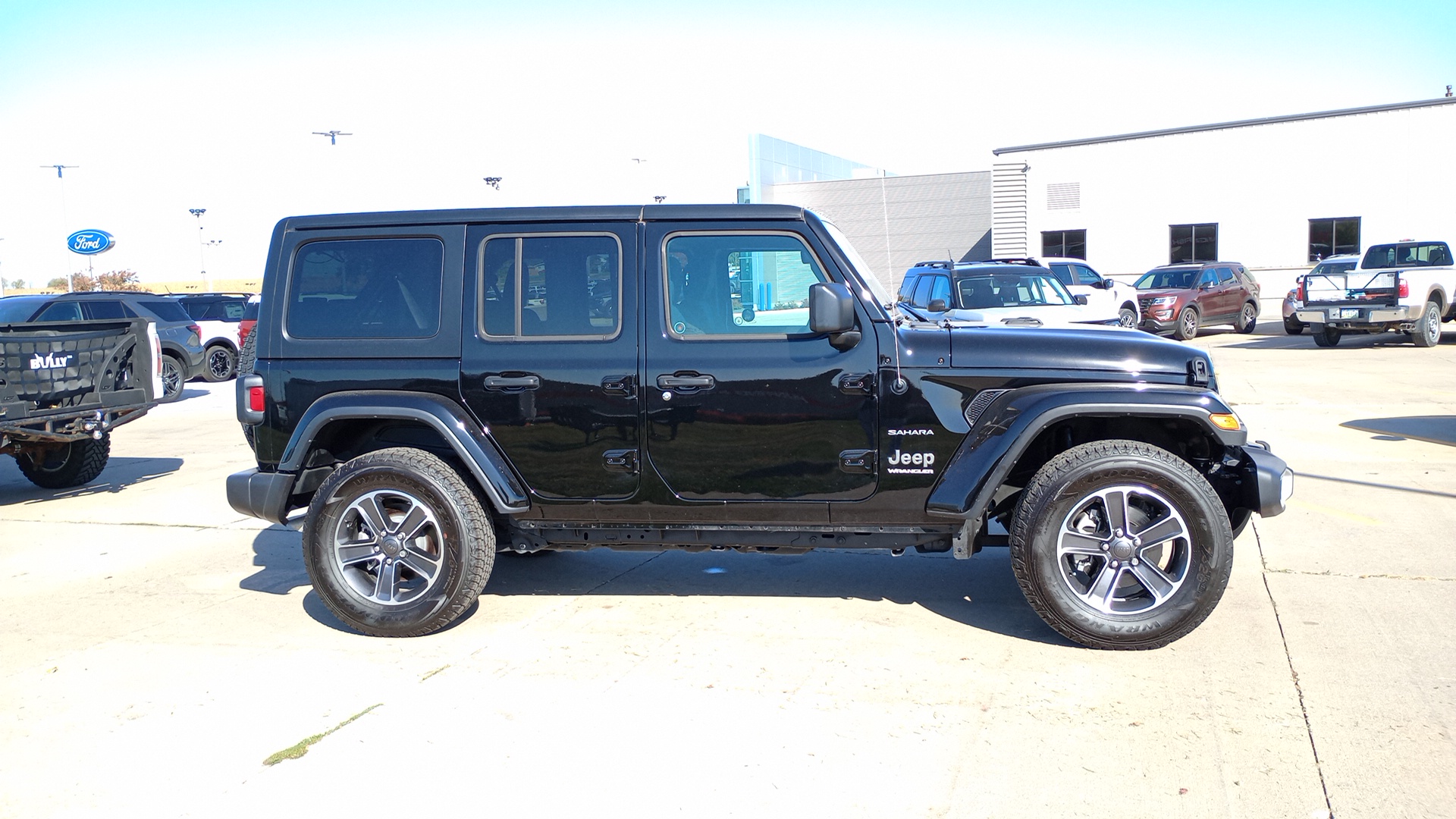 2023 Jeep Wrangler Sahara 2