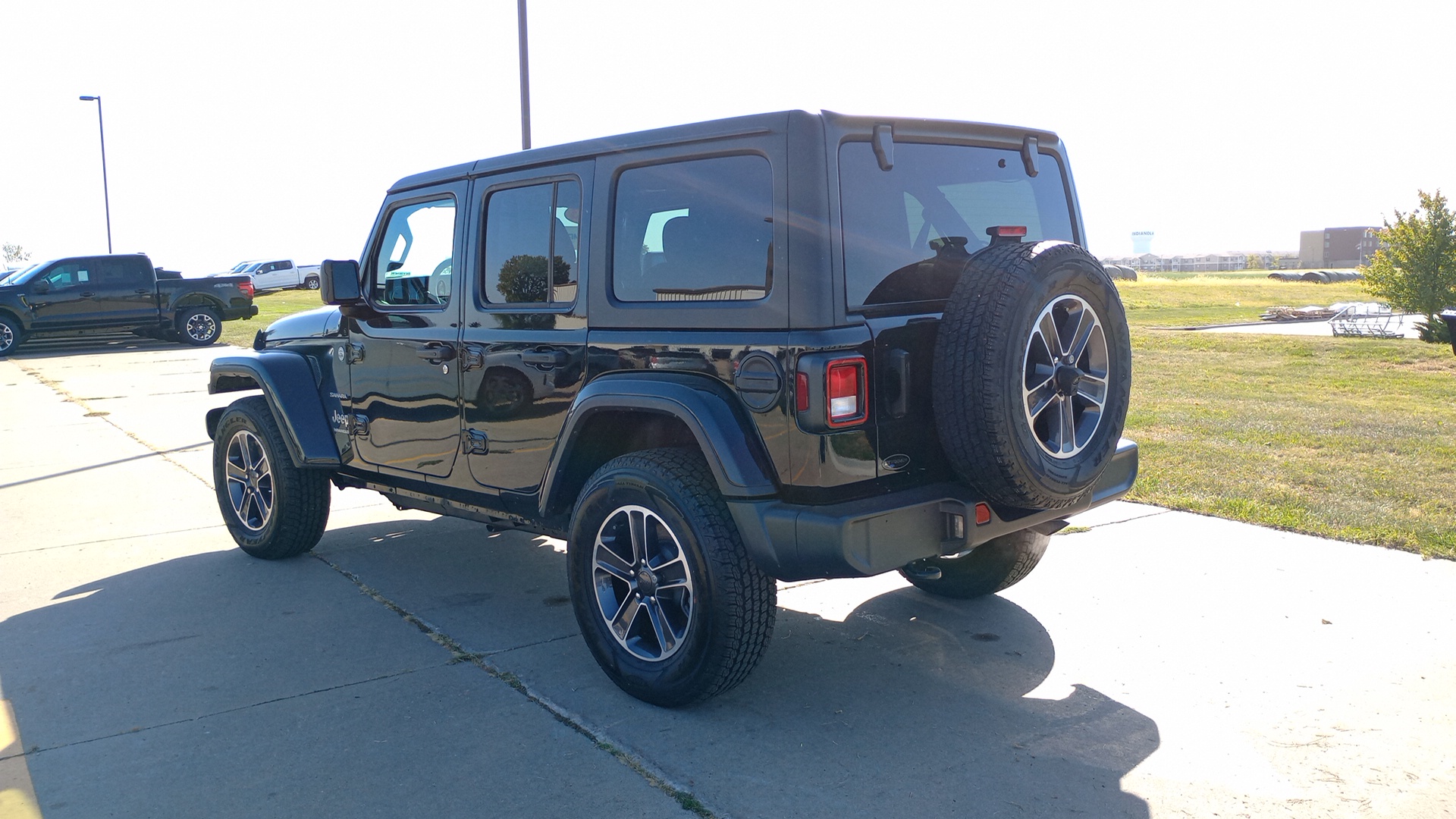 2023 Jeep Wrangler Sahara 5