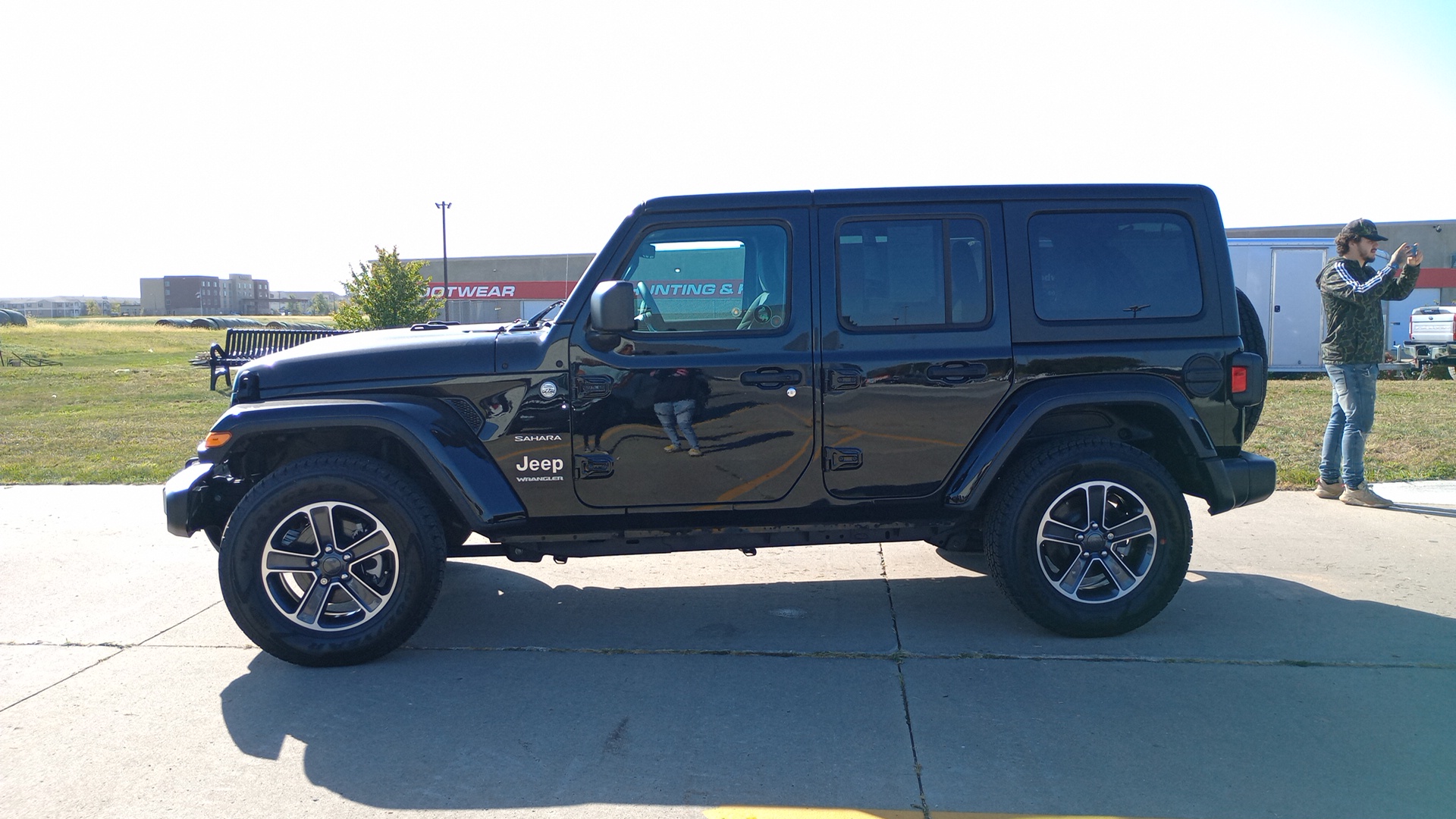 2023 Jeep Wrangler Sahara 6