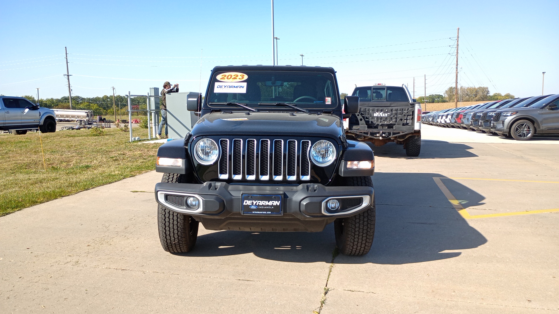 2023 Jeep Wrangler Sahara 8