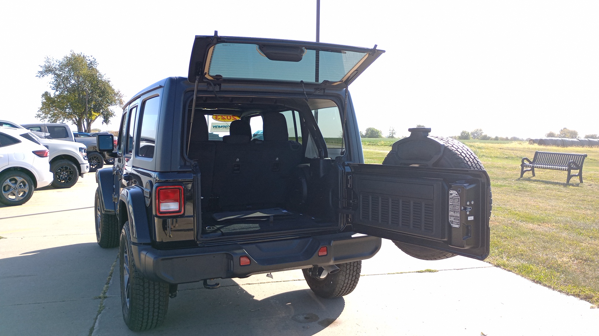 2023 Jeep Wrangler Sahara 15