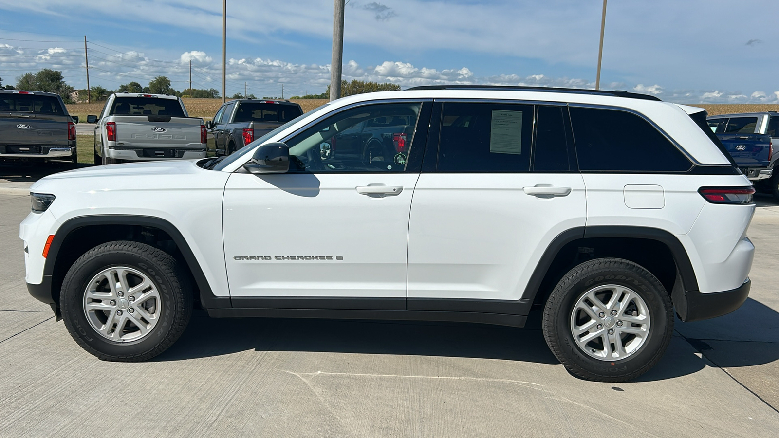 2022 Jeep Grand Cherokee Laredo 6