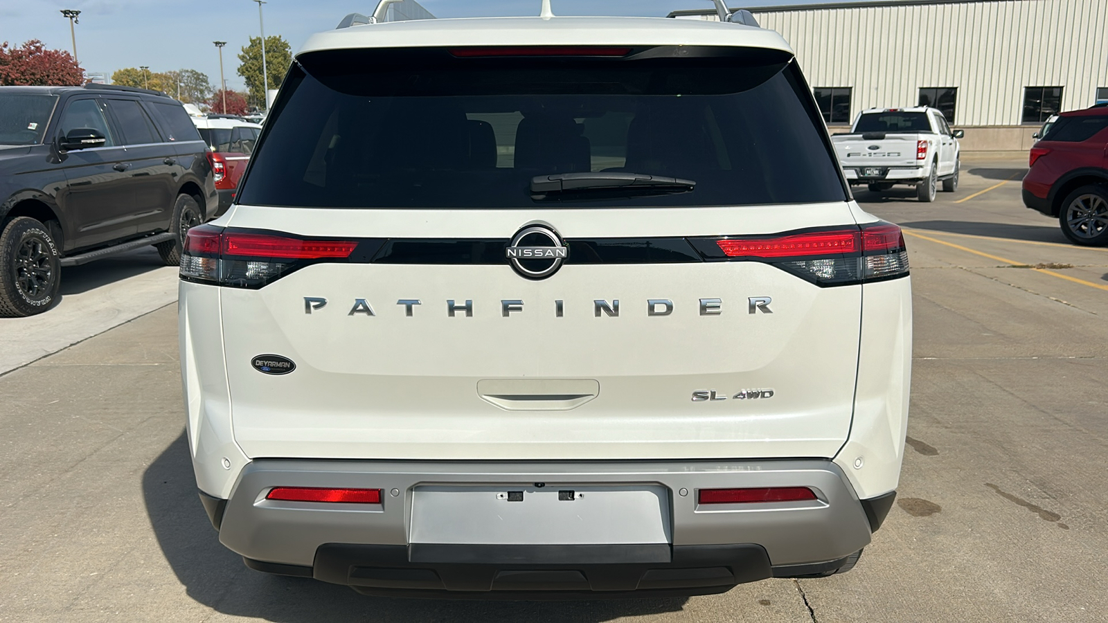 2023 Nissan Pathfinder SL 4