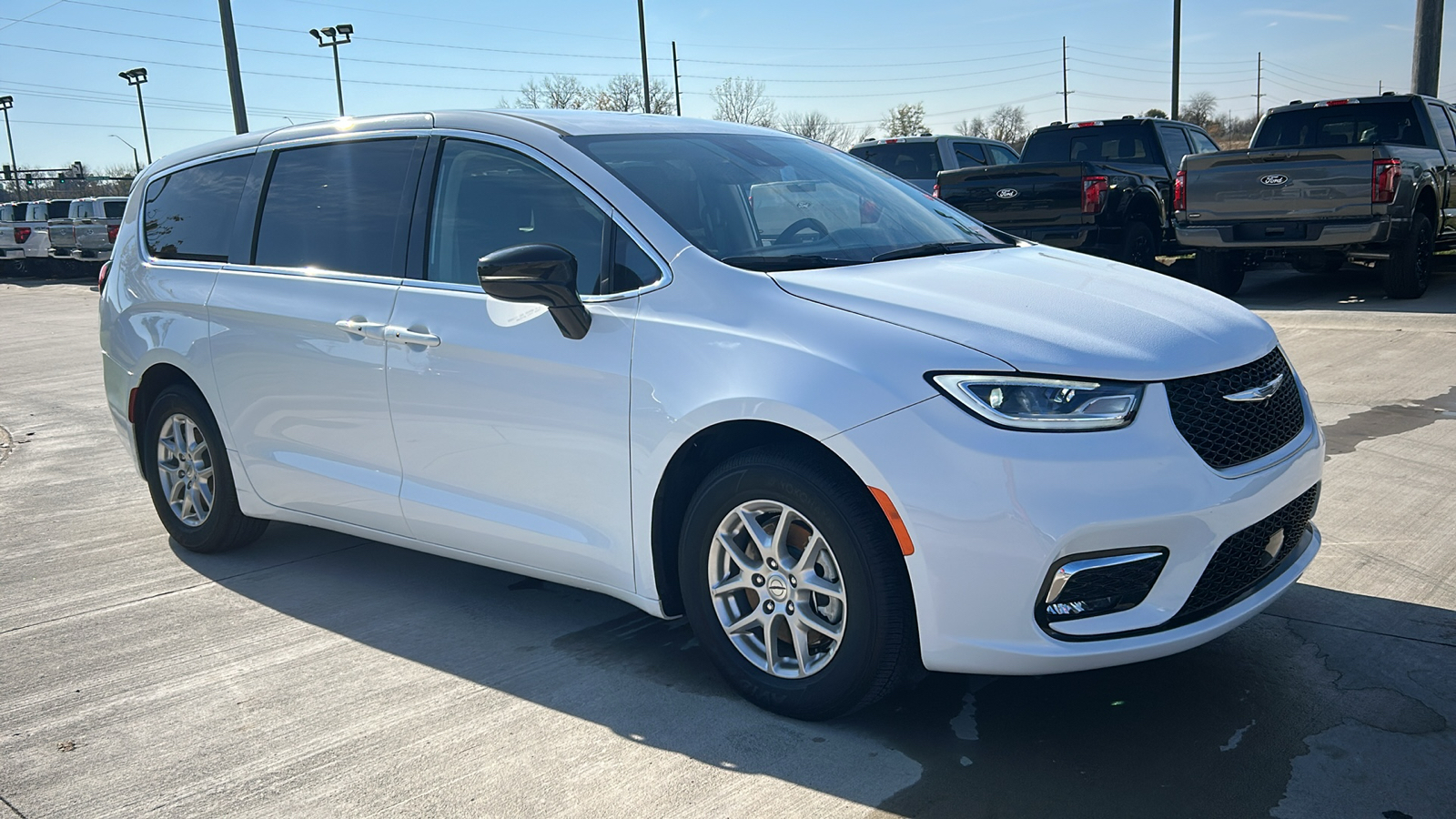 2024 Chrysler Pacifica Touring L 1