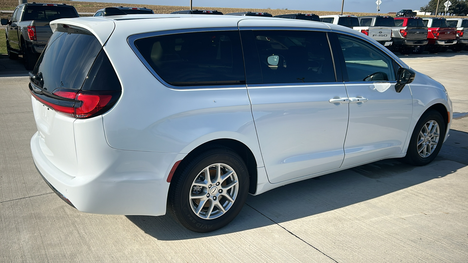 2024 Chrysler Pacifica Touring L 3