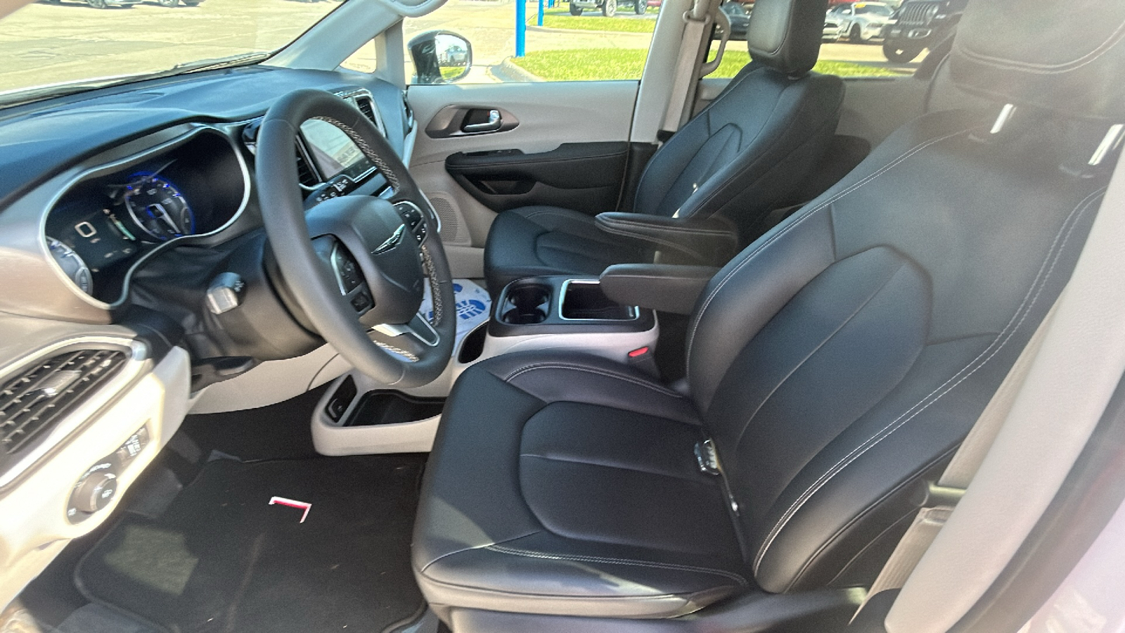 2024 Chrysler Pacifica Touring L 16