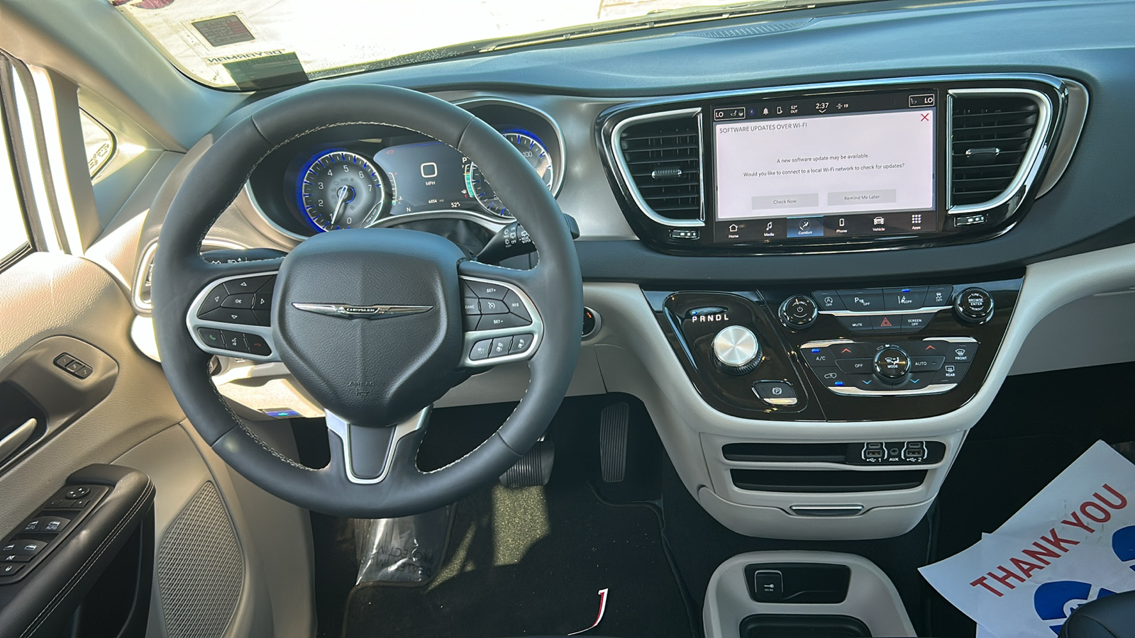 2024 Chrysler Pacifica Touring L 26