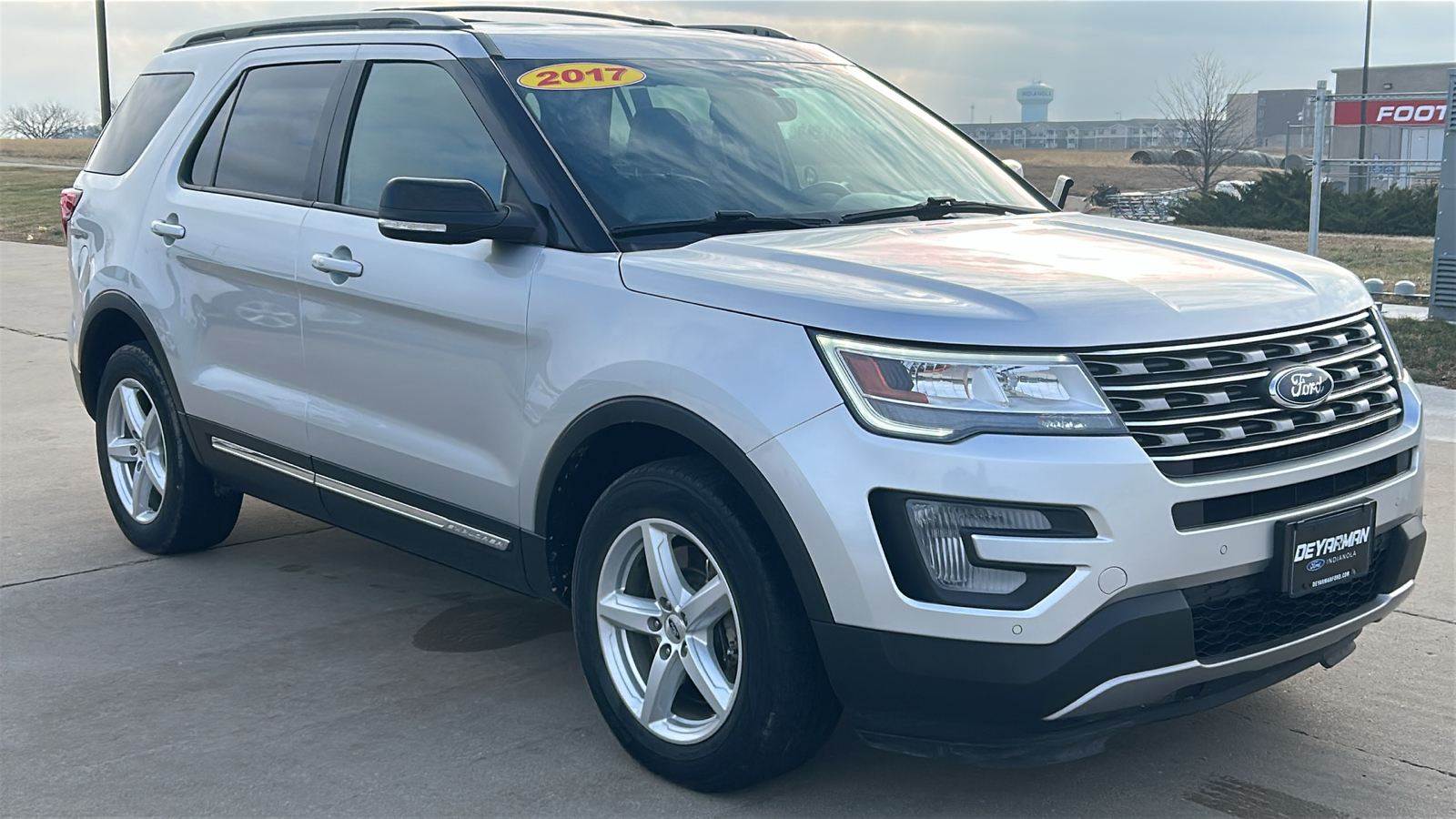 2017 Ford Explorer XLT 1