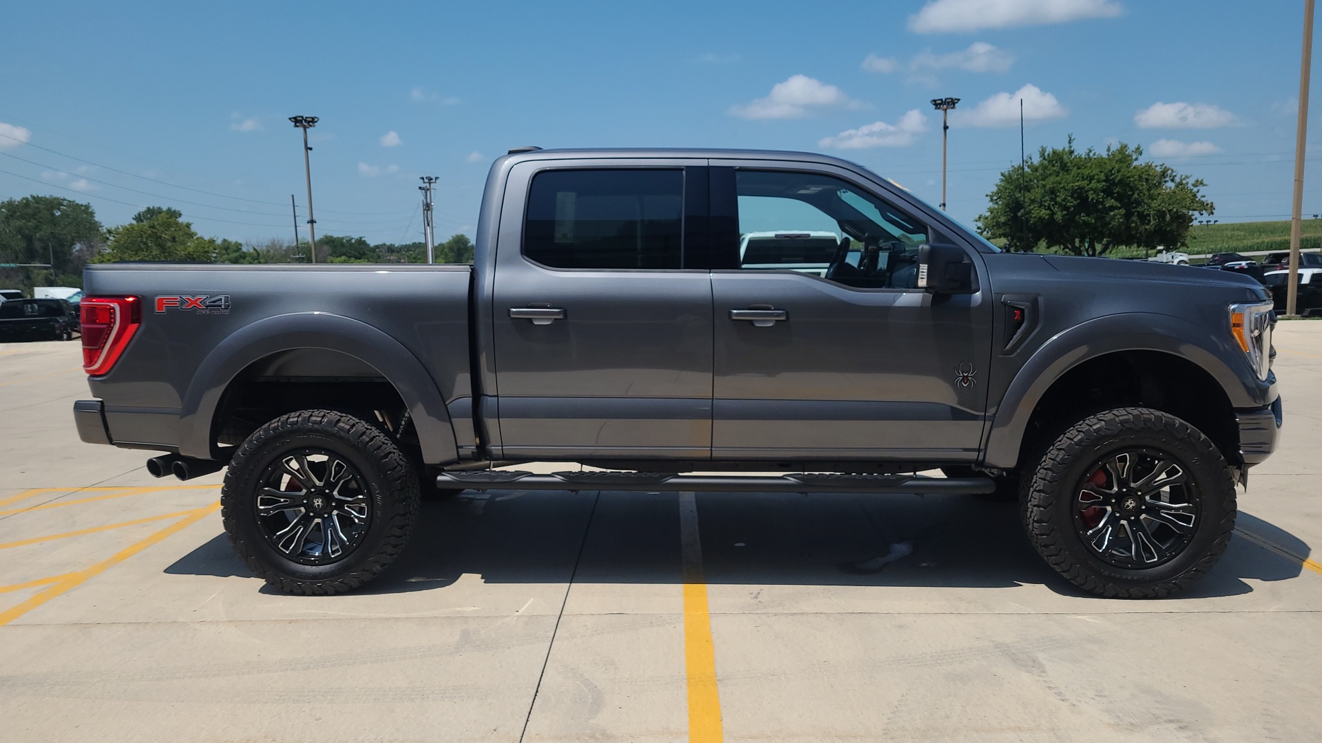 2023 Ford F-150 XLT 2