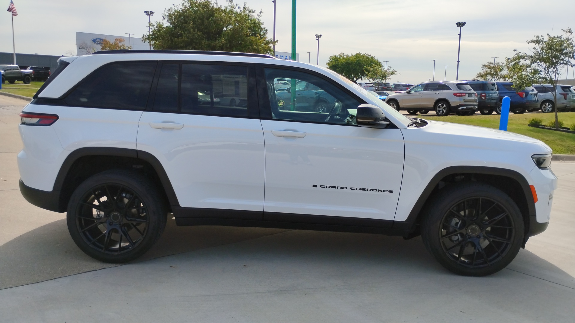 2023 Jeep Grand Cherokee Altitude 2