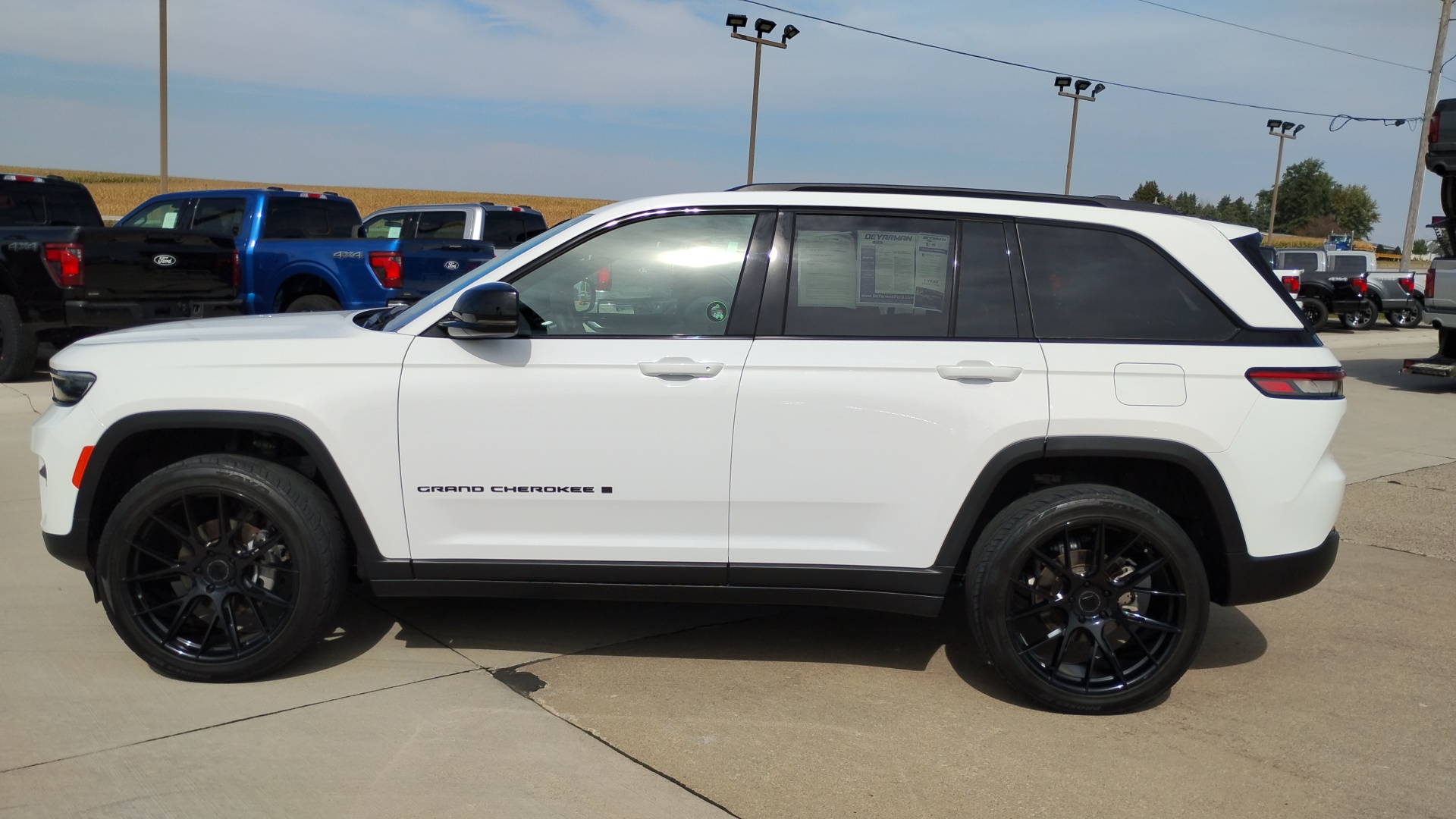 2023 Jeep Grand Cherokee Altitude 6