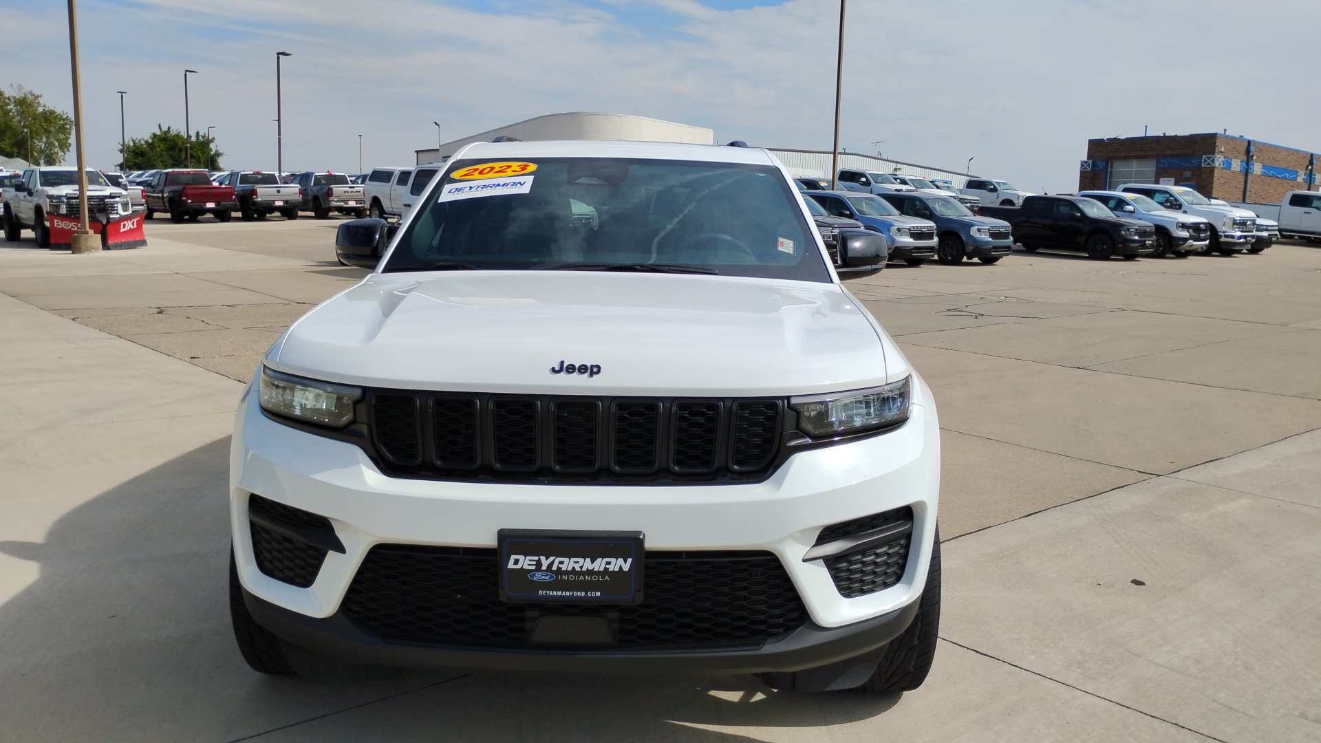 2023 Jeep Grand Cherokee Altitude 8