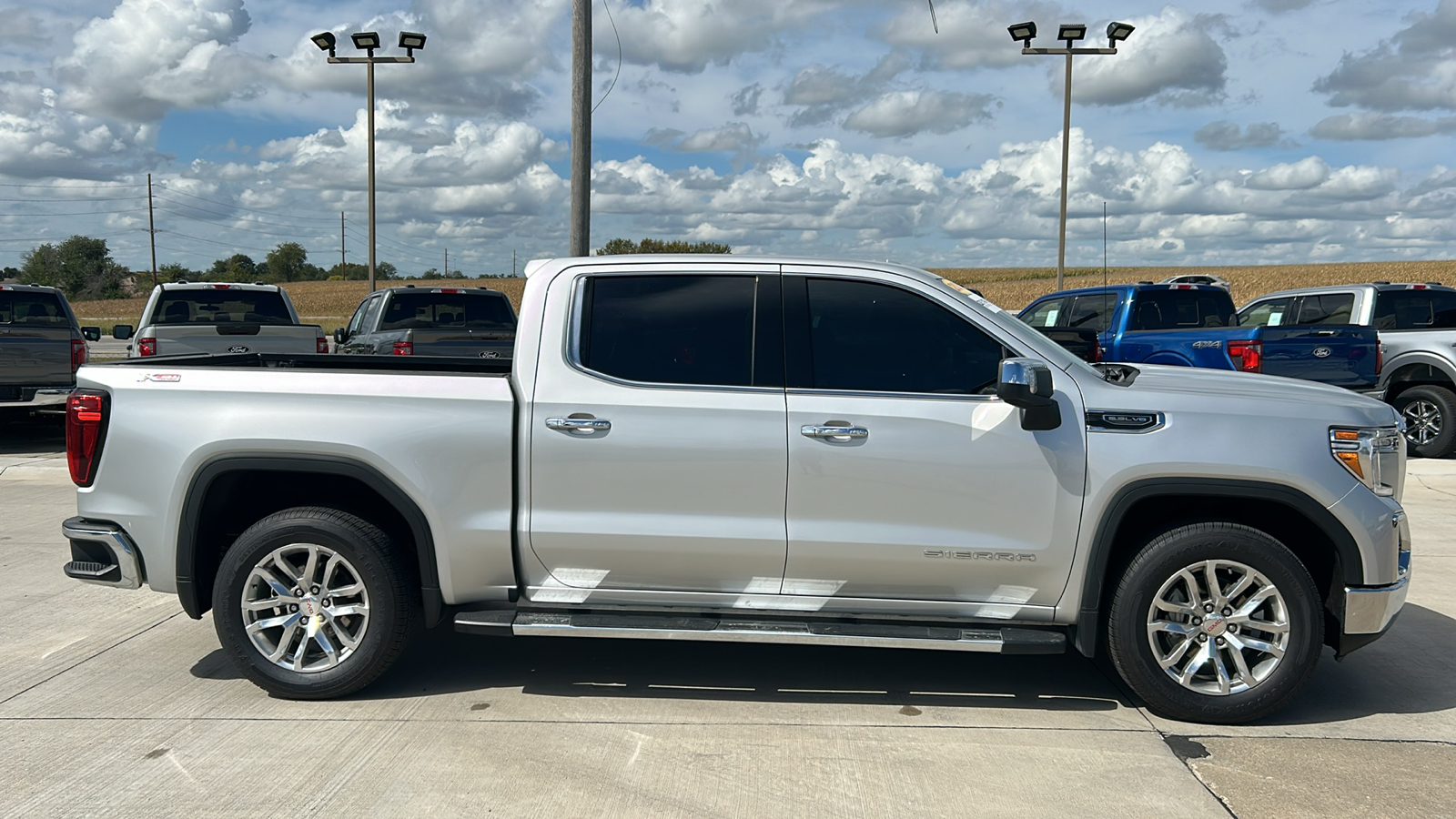 2021 GMC Sierra 1500 SLT 2