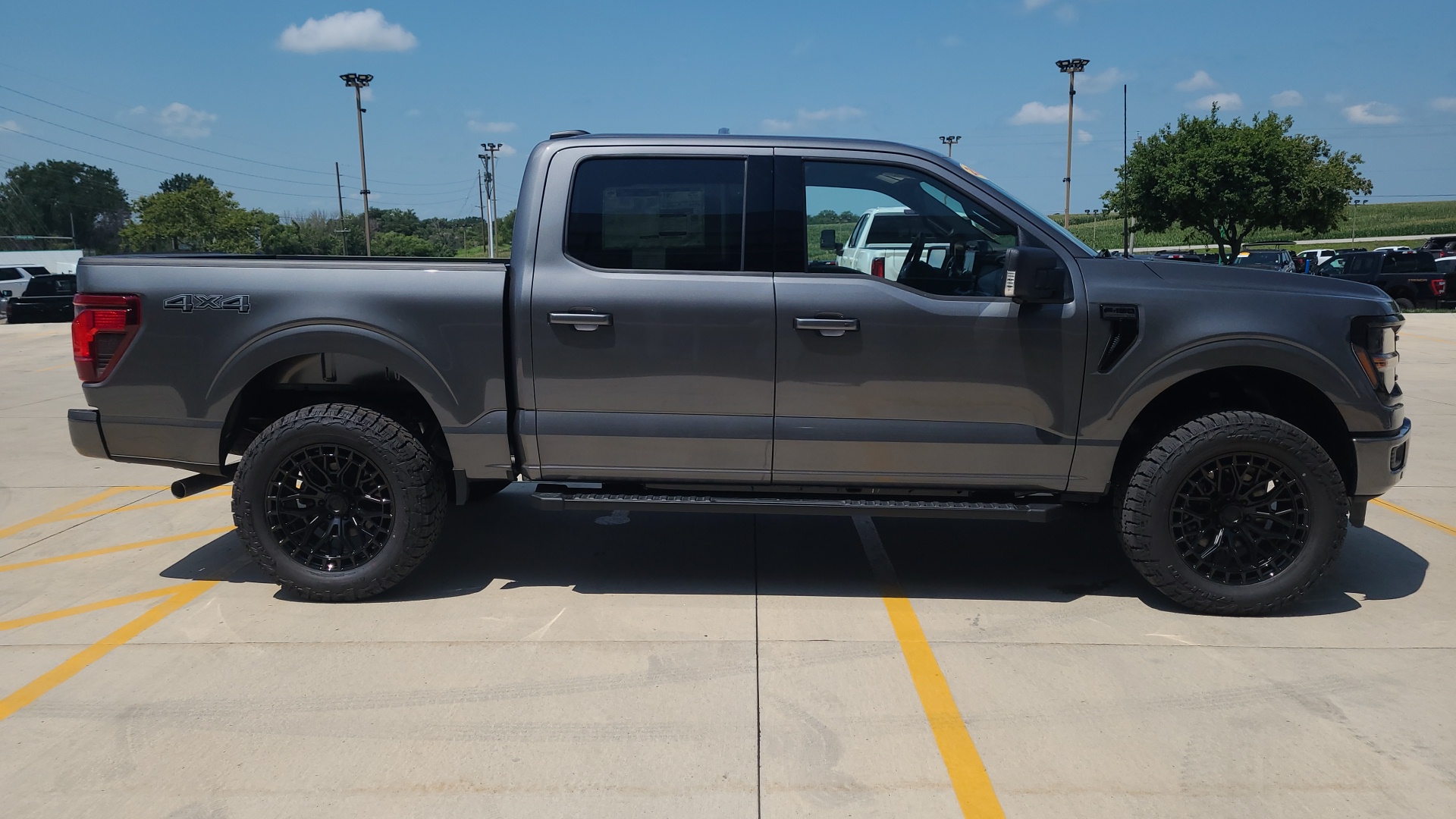 2024 Ford F-150 XLT 2