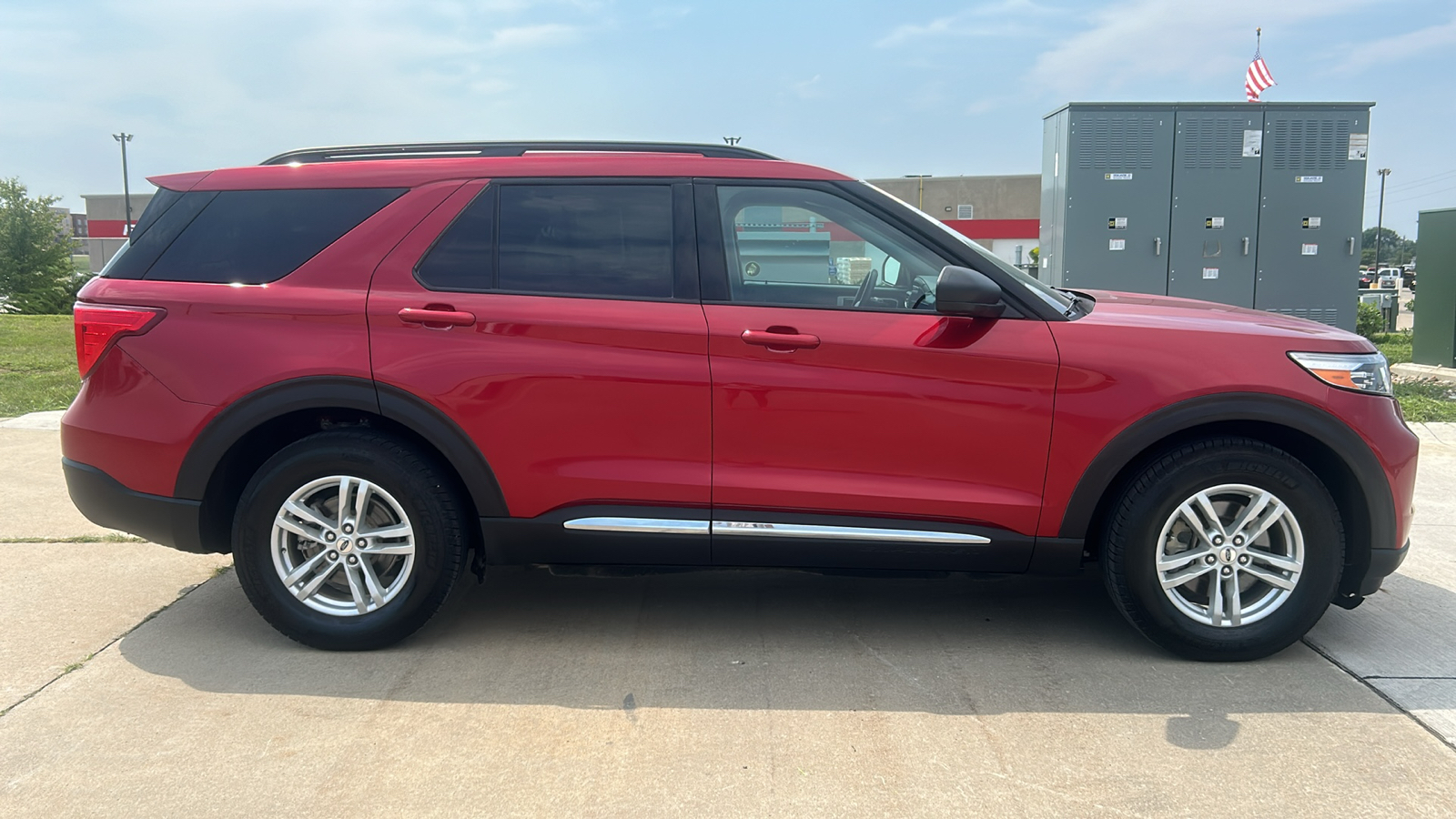 2022 Ford Explorer XLT 2