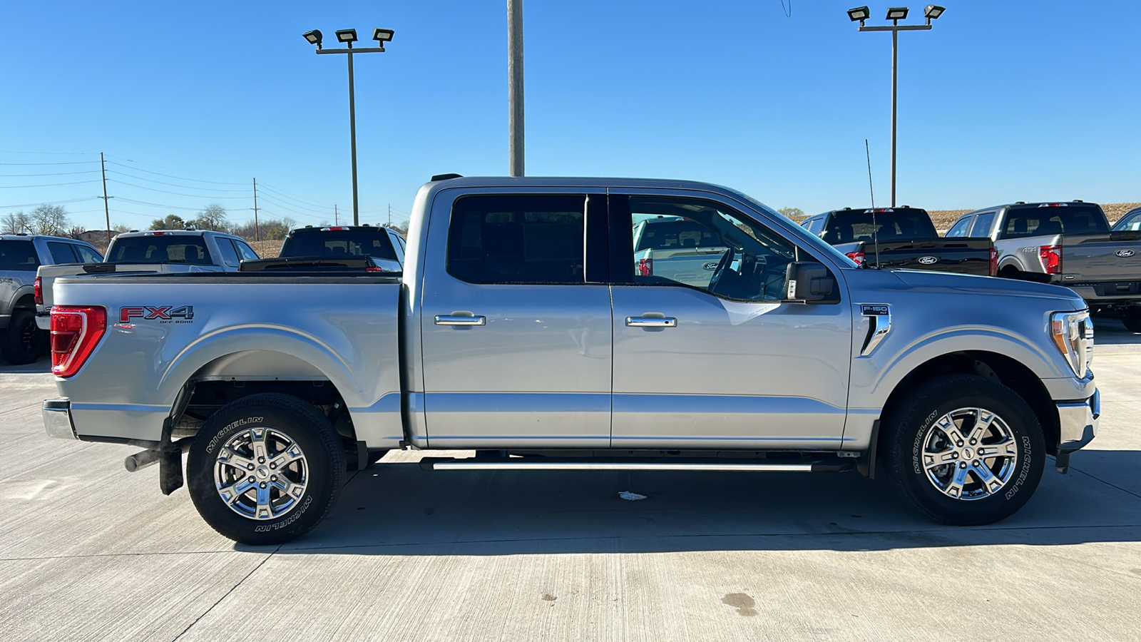 2022 Ford F-150 XLT 2