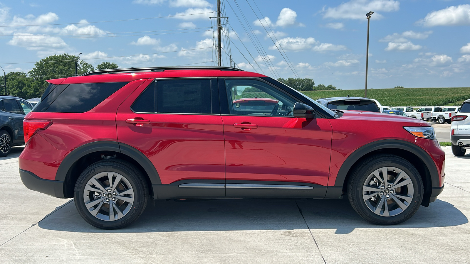 2024 Ford Explorer XLT 2