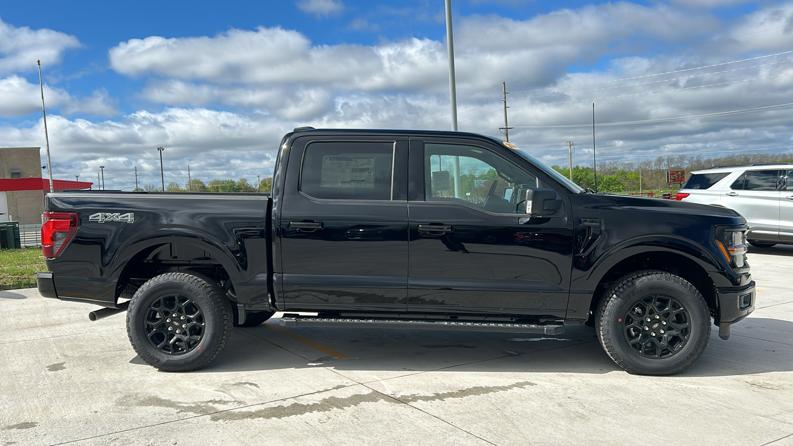 2024 Ford F-150 XLT 2